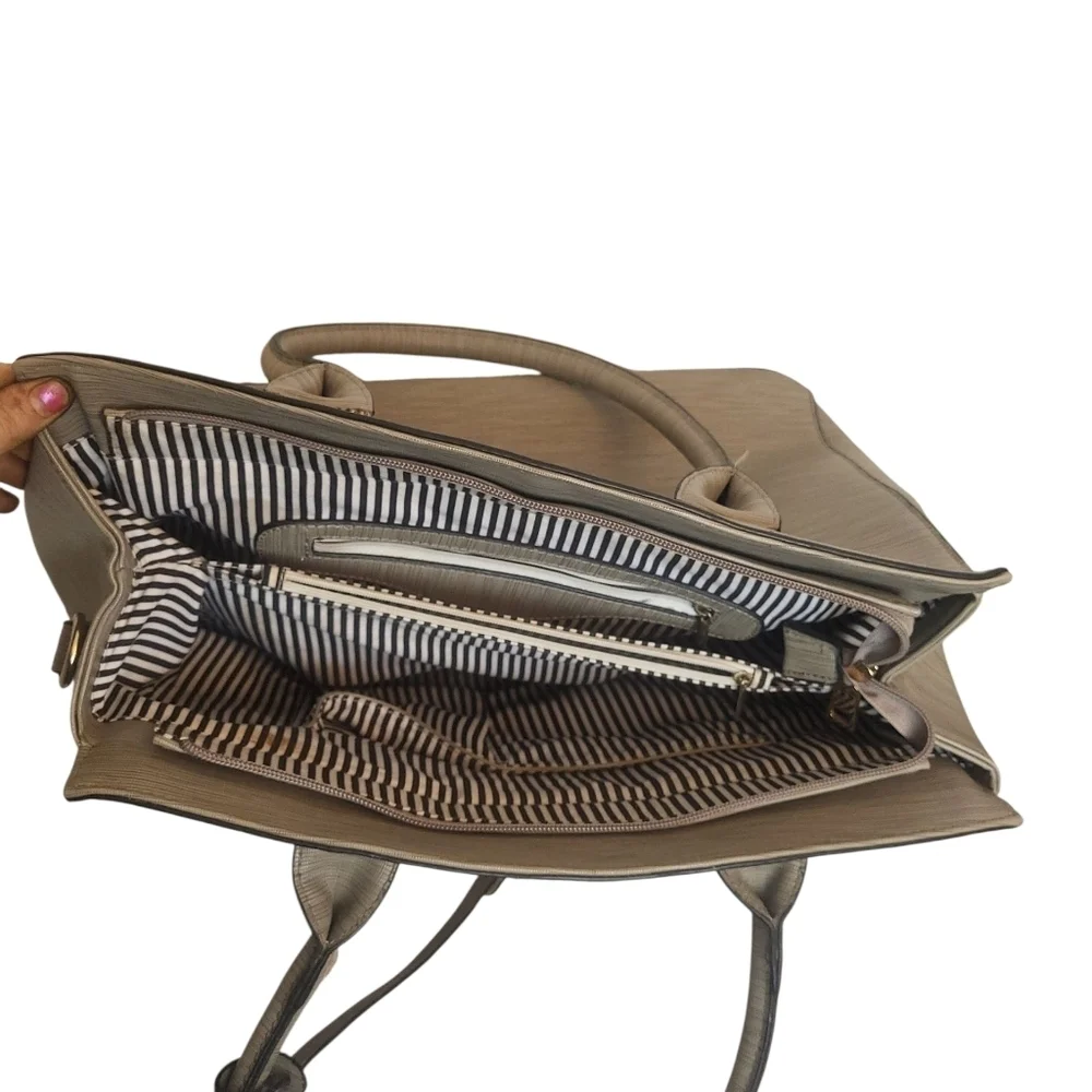 Elegant Tan Handbag
